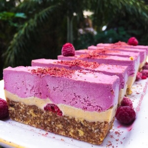 raw raspberry cheesecake